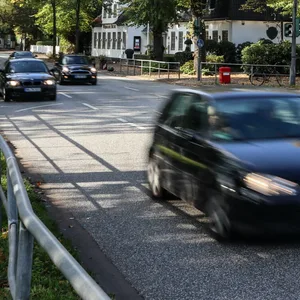 Der zweite Bauabschnitt der Elbchaussee verläuft von der Betty-Levi-Passage/Klopstockstraße bis zur hier abgebildeten Kreuzung zum Hohenzollernring.