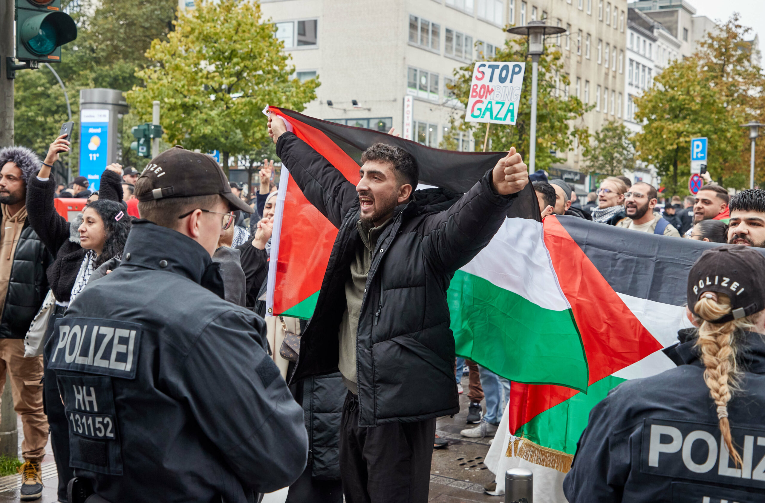 Pro-Palästina-Demo auf dem Steindamm in St Georg Ende Oktober. Die Versammlung war verboten worden.