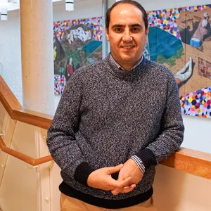 Homayoon Pardis bietet im Kulturhaus Eidelstedt eine interkulturelle Sprechstunde an.