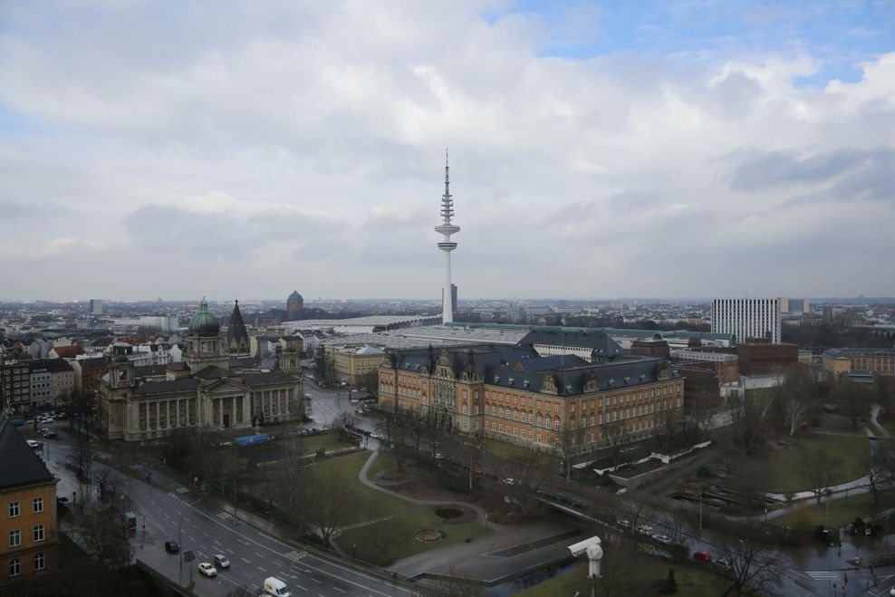 Das Strafjustizgebäude in der Neustadt muss saniert werden – das könnte richtig teuer werden. (Archivbild)