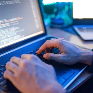 Ein Programmierer am Computer (Symbolbild)