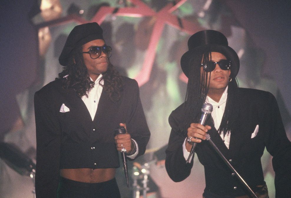 Die „echten“ Milli Vanilli: Fabrice Morvan (r.) und Robert Pilatus bei einem Auftritt. (Archivbild von 1988)