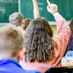 Noch ein Schultag, dann erstmal ganz lange frei: In Hamburg starten am Freitag die Weihnachtsferien (Symbolbild).