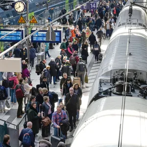 Als der Mann das Gleis 14 betrat, herrschte normaler Regelbetrieb im Hamburger Hauptbahnhof (Archivbild).