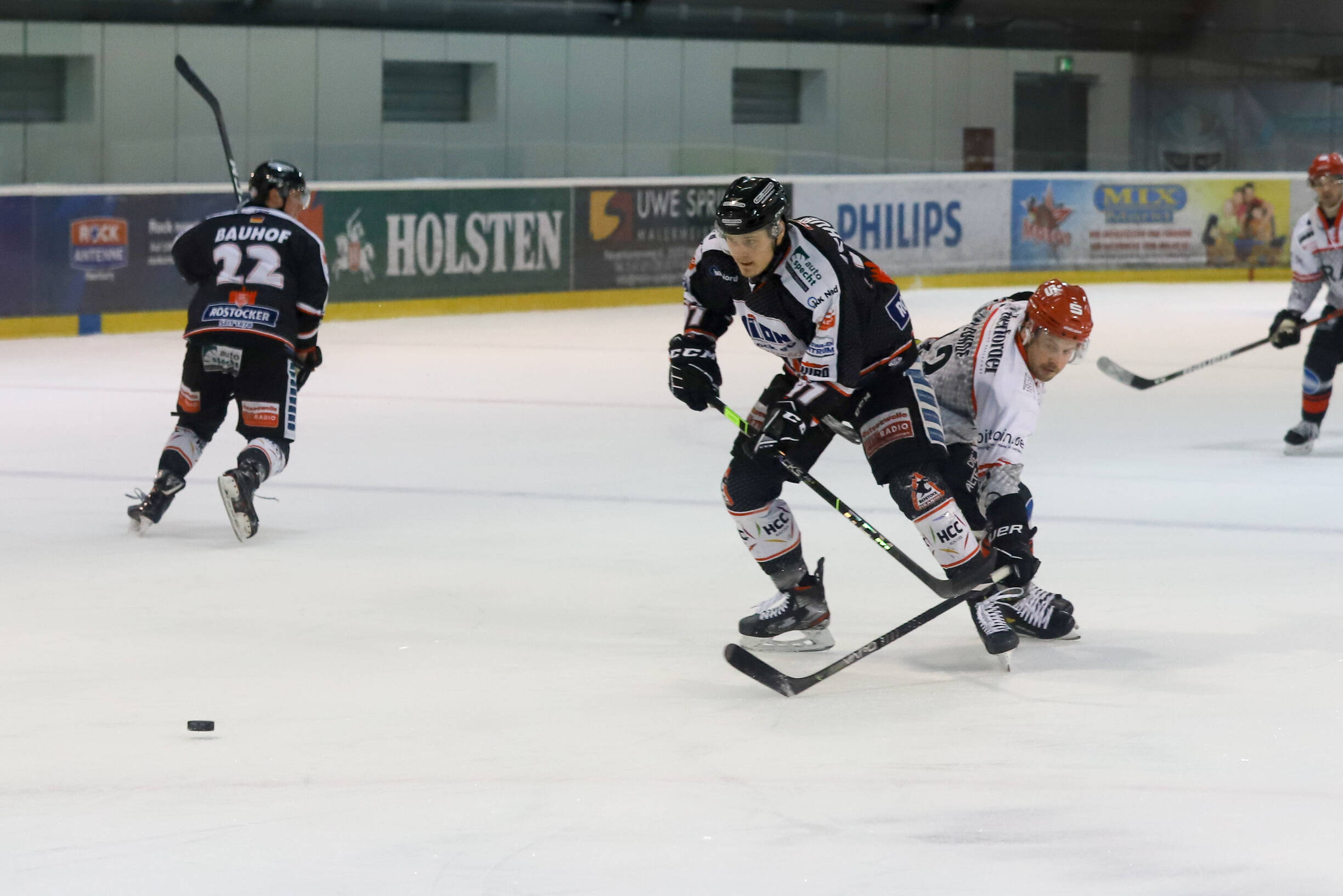 Eishockey-Spiel in der q.beyond Arena in Hamburg