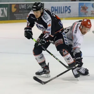 Eishockey-Spiel in der q.beyond Arena in Hamburg