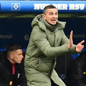 Mersad Selimbegovic war mit Jahn Regensburg auch im Volksparkstadion zu Gast.