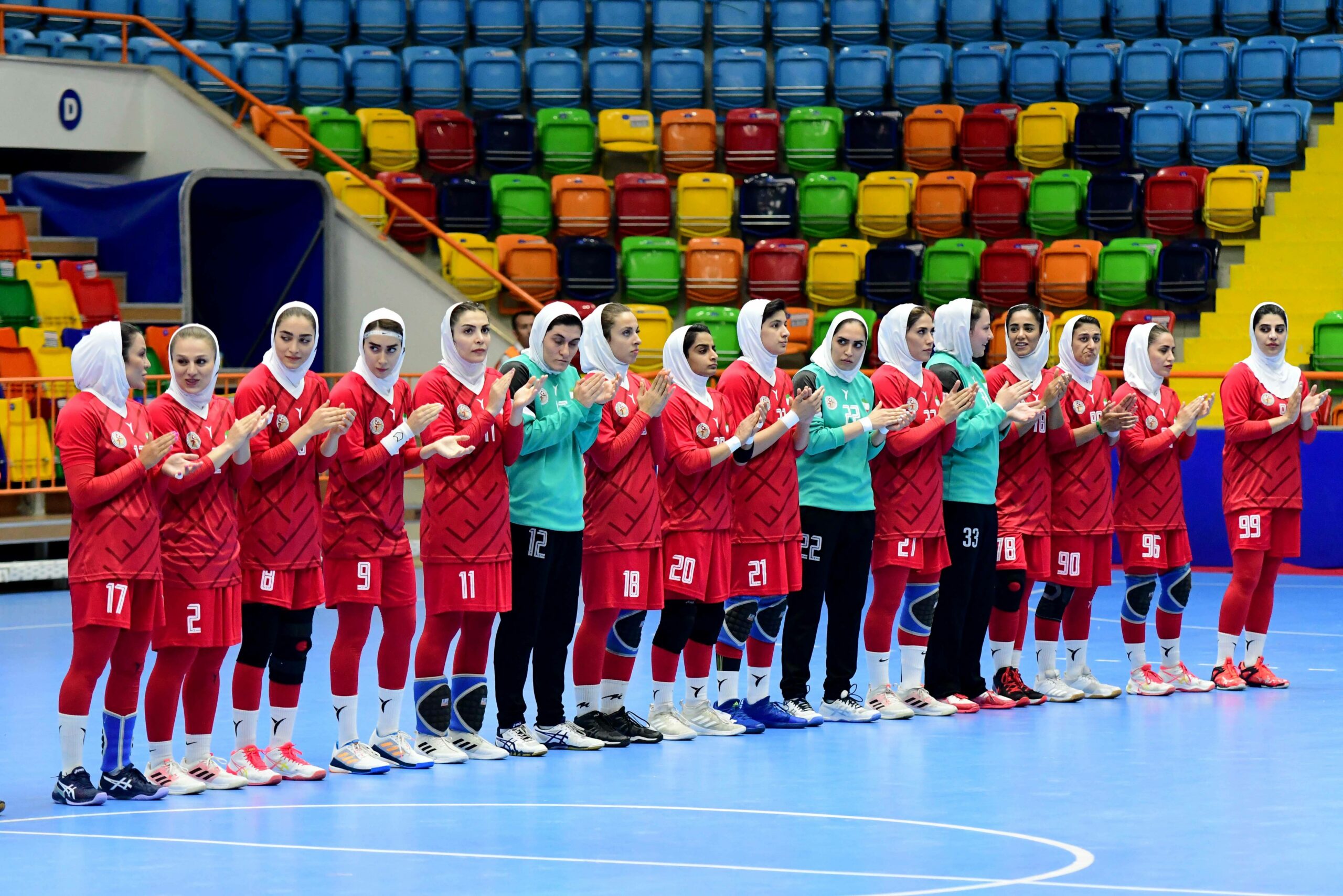 Iranischen Handballerinnen mit Kopftuch
