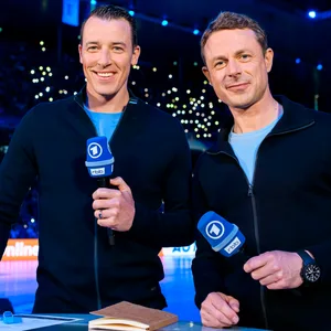 Dominik Klein und Alexander Bommes bei einer ARD-Moderation