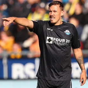 Ex-Paderborn-Profi Kruse gibt Anweisungen im Spiel gegen Braunschweig