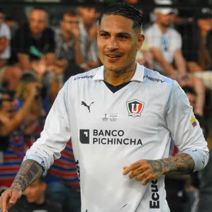 Auch mit knapp 40 Jahren noch erfolgreich und fit: Paolo Guerrero im Trikot von LDU Quito.
