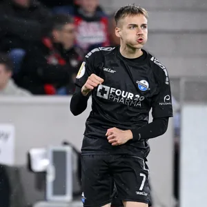 Filip Bilbija bejubelt ein Tor für den SC Paderborn