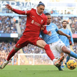 Nathan Ake (Manchester City) gegen Darwin Nunez (Liverpool)