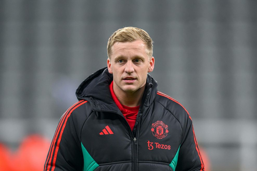 Donny van de Beek in Manchester United-Winterjacke.