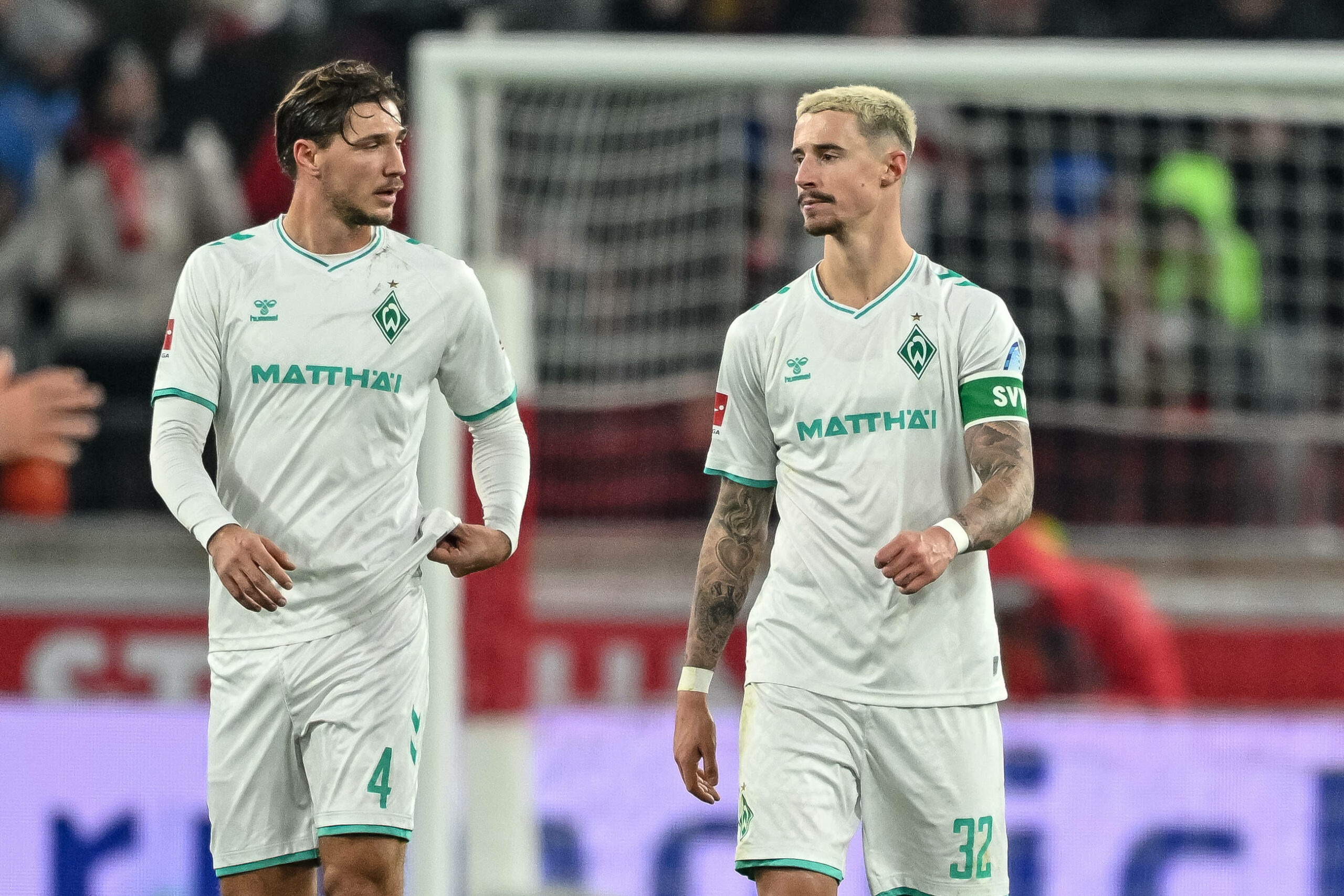 Niklas Stark (l.) und Marco Friedl (r.) vom SV Werder Bremen