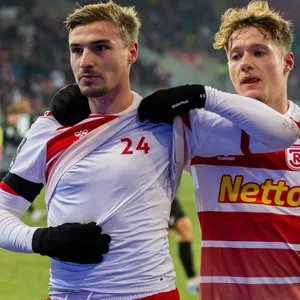 Elias Huth und Tobias Eisenhuth nach Tor für Jahn Regensburg