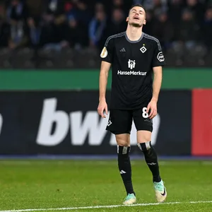 Zum Verzweifeln: László Bénes und der HSV sind raus aus dem Pokal.