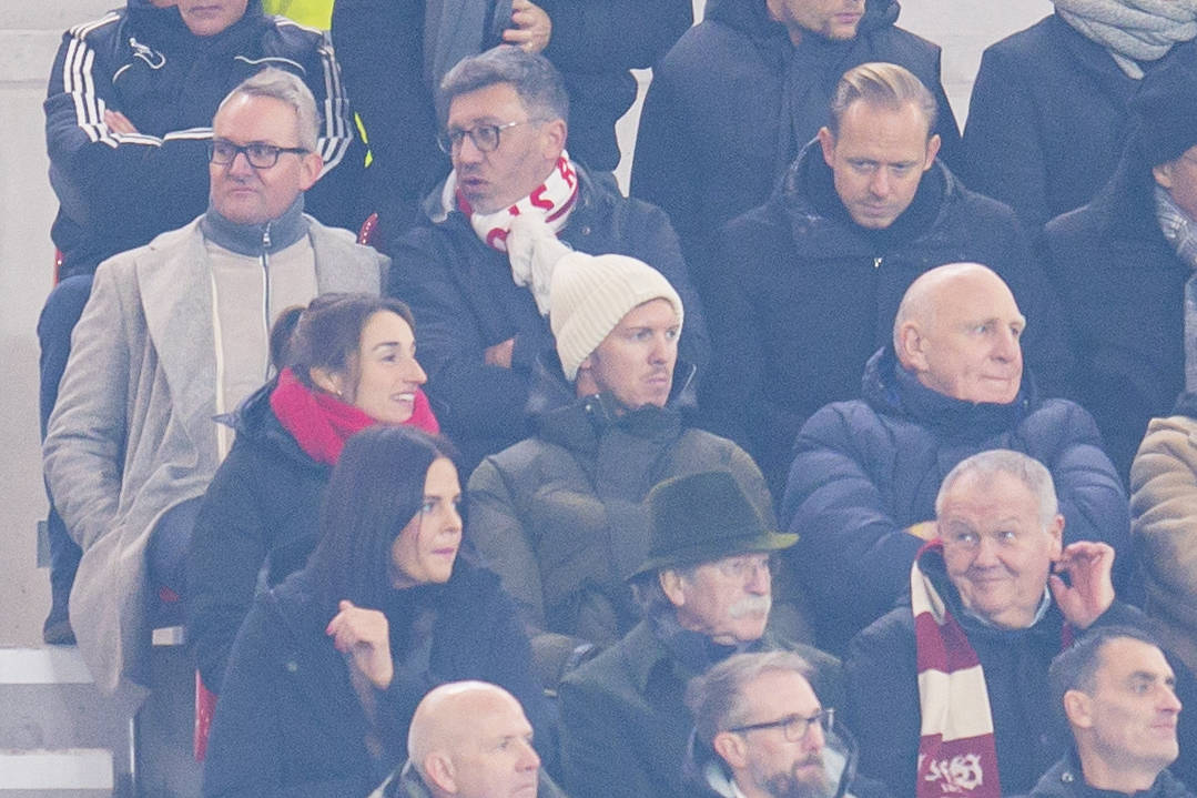 Julian Nagelsmann mit seiner Freundin Lena Wurzenberger im Stadion