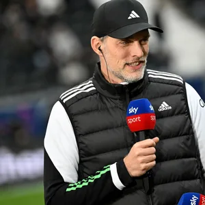 Thomas Tuchel im Gespräch mit Sky-Reporter Patrick Wasserzieher vor dem Frankfurt-Spiel