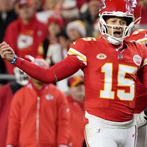 Patrick MahomesPatrick Mahomes ärgert sich über eine Schiedsrichterentscheidung.