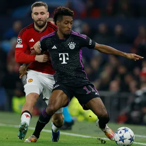 Luke Shaw (Manchester United) gegen Kingsley Coman (FC Bayern München)