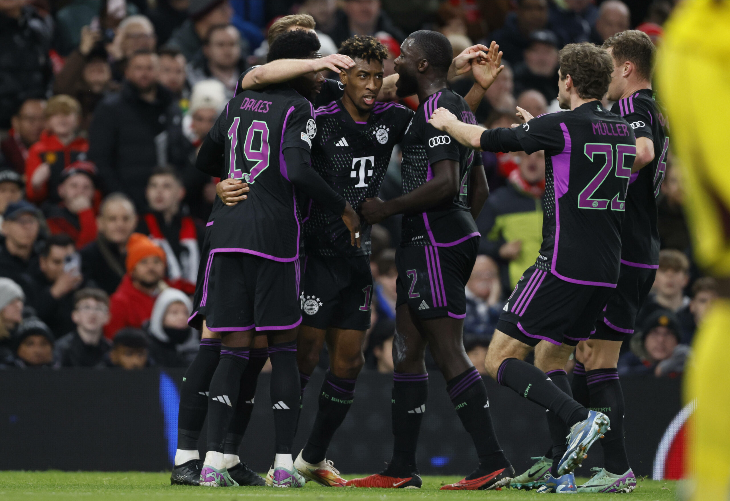 FC Bayern München feiert Tor gegen Manchester United