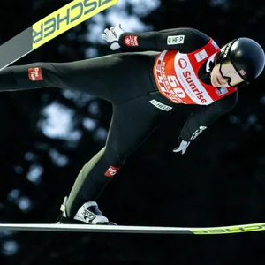 Die Norwegerin Anna Odine Ström stürzte beim Springen in Engelberg.