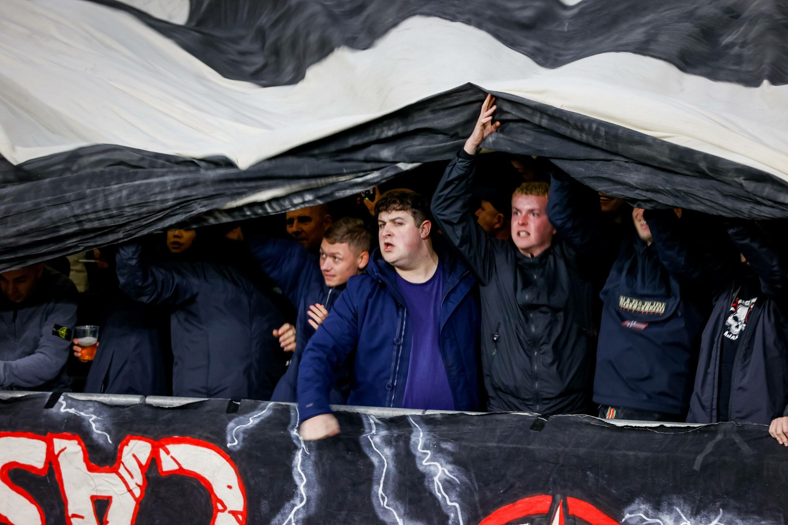Ajax Amsterdam Fans in der Europa League gegen AEK Athen