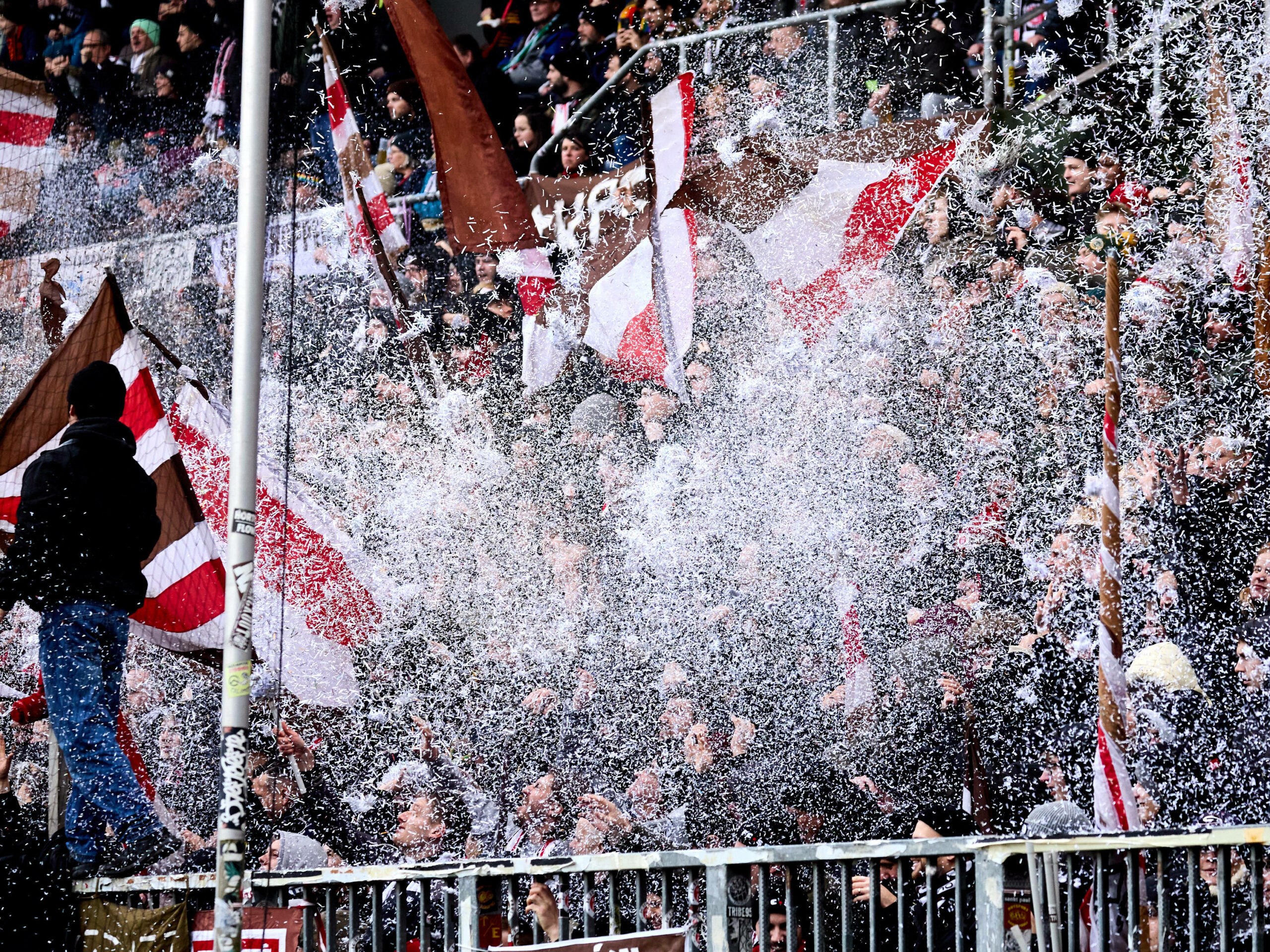 Fans des FC St. Pauli im Millerntorstadion