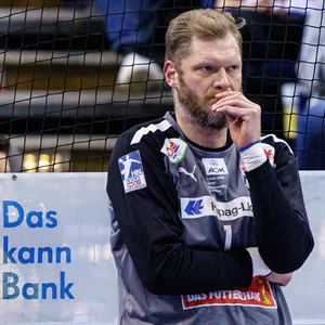 Johannes Bitter schaut nachdenklich im Spiel gegen Magdeburg