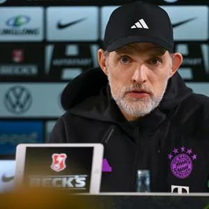 Thomas Tuchel bei der Pressekonferenz nach dem Spiel in Wolfsburg