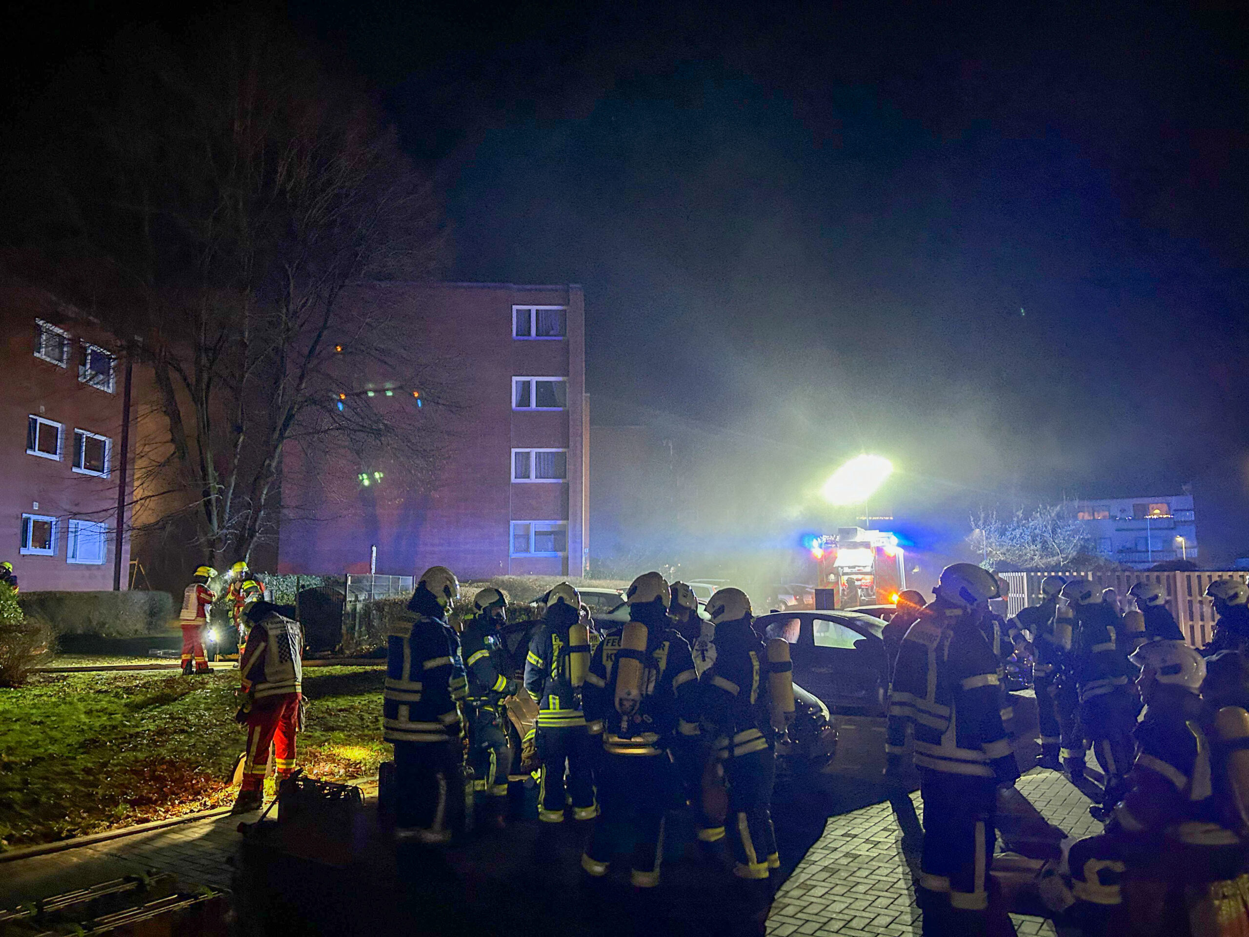 Kellerbrand in Hochhaus in Kaltenkirchen – 60 Bewohner müssen Gebäude verlassen