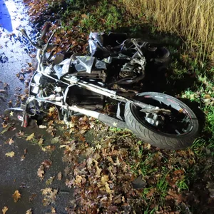 Auf diesem Motorrad saß der Mann, dessen Identität bisher unklar ist.