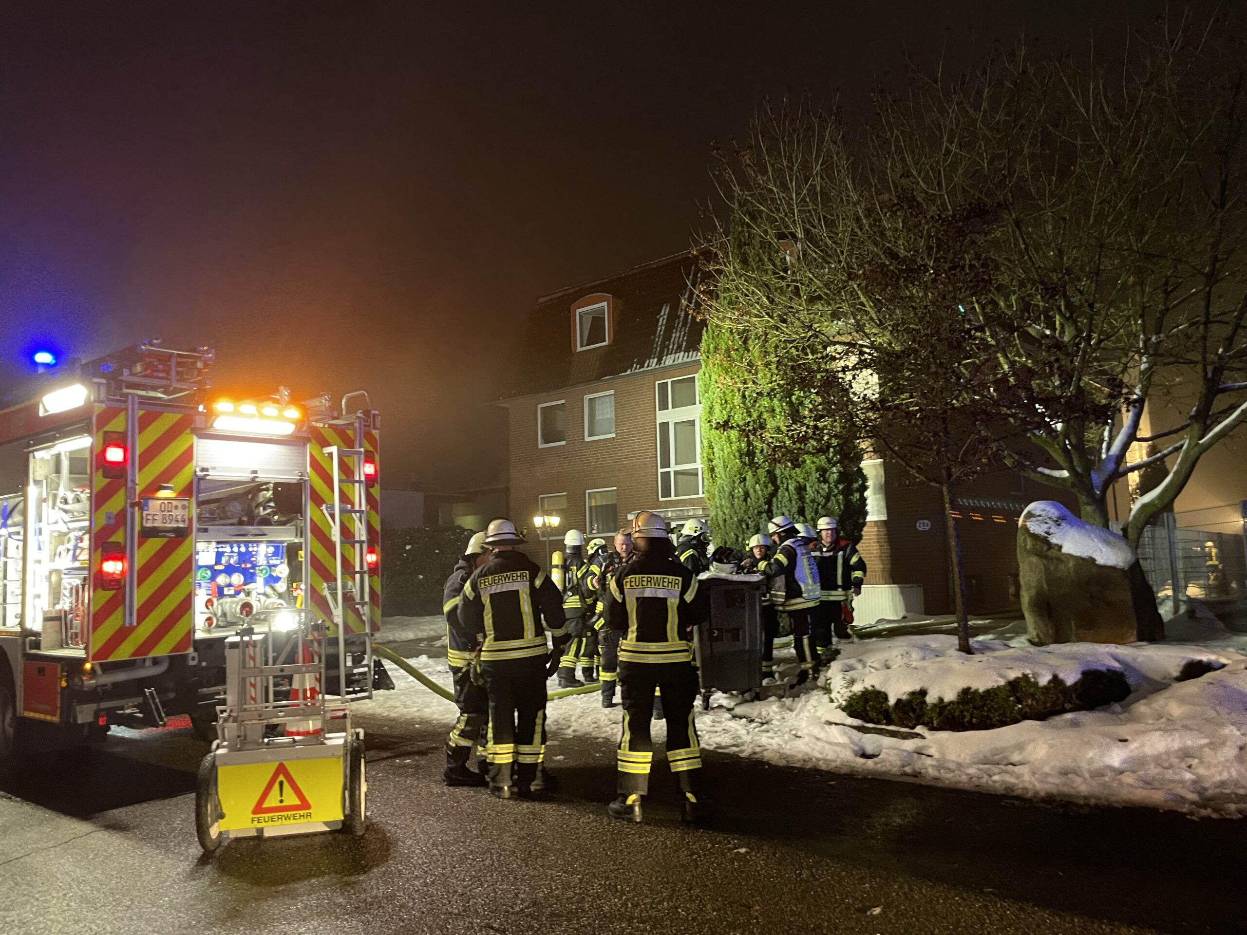 Brand in einer Geflüchteten-Unterkunft in Stapelfeld: Mehrere Personen wurden evakuiert.