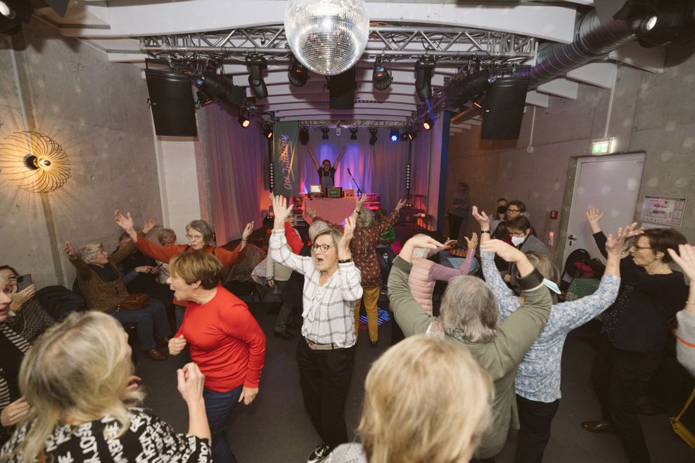 Partytime: Ein bunter Nachmittag mit Tanz im Uwe im Klubhaus St. Pauli