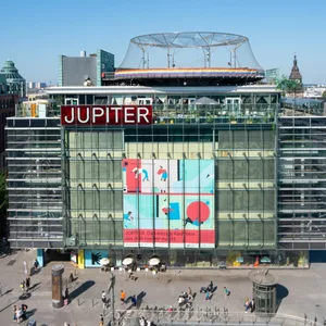 ehemaligen Karstadt-Sports-Gebäude an der Mönckebergstraße