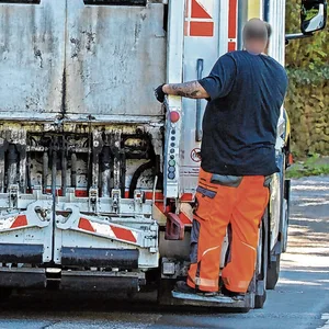 Auf Usedom sorgte ein Müllwagenfahrer für Aufsehen. (Symbolbild)
