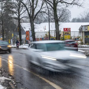 Vom ÖPNV „unterversorgt”: Der Bezirk wünscht sich eine S-Bahnstation an der Alsterkrugchaussee.