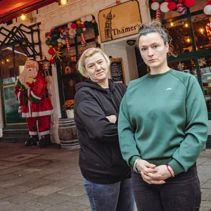 Das Inhaberinnen-Duo Dubravka Popovic (63) und Valentina Popovic (39) stehen vor dem „Thämer's“