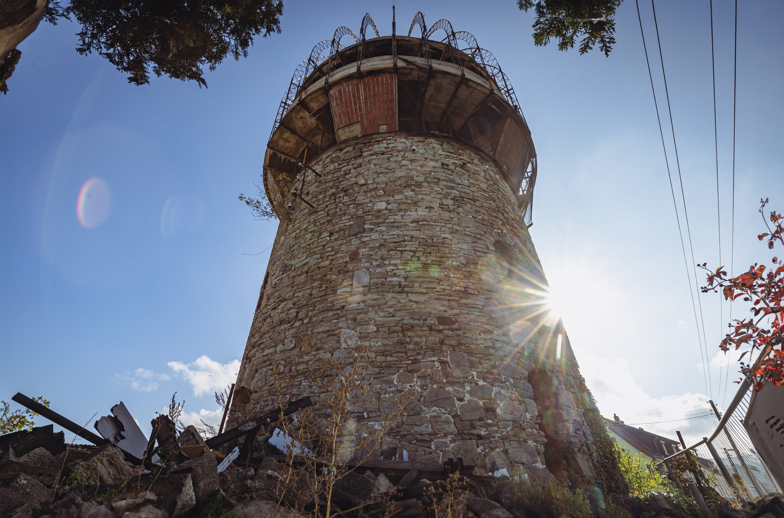 Die alte Mühle im Quedlinburger Ortsteil Gernrode sieht ein bisschen aus wie ein verwunschener Märchenturm.