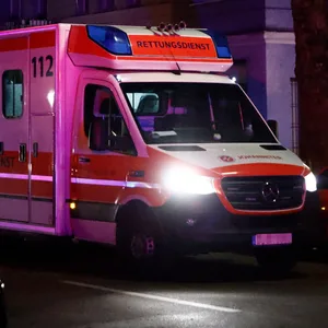 Ein Rettungswagen im Einsatz (Symbolbild).