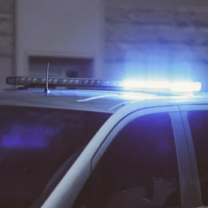Symbolfoto: Dach eines Polizeiautos