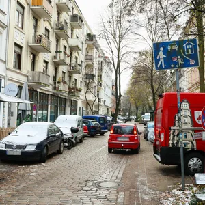 Die Lindenallee in Eimsbüttel: Hier vermietet „das Phantom“ eine Souterrain-Wohnung an Feriengäste – angeblich ganz legal.