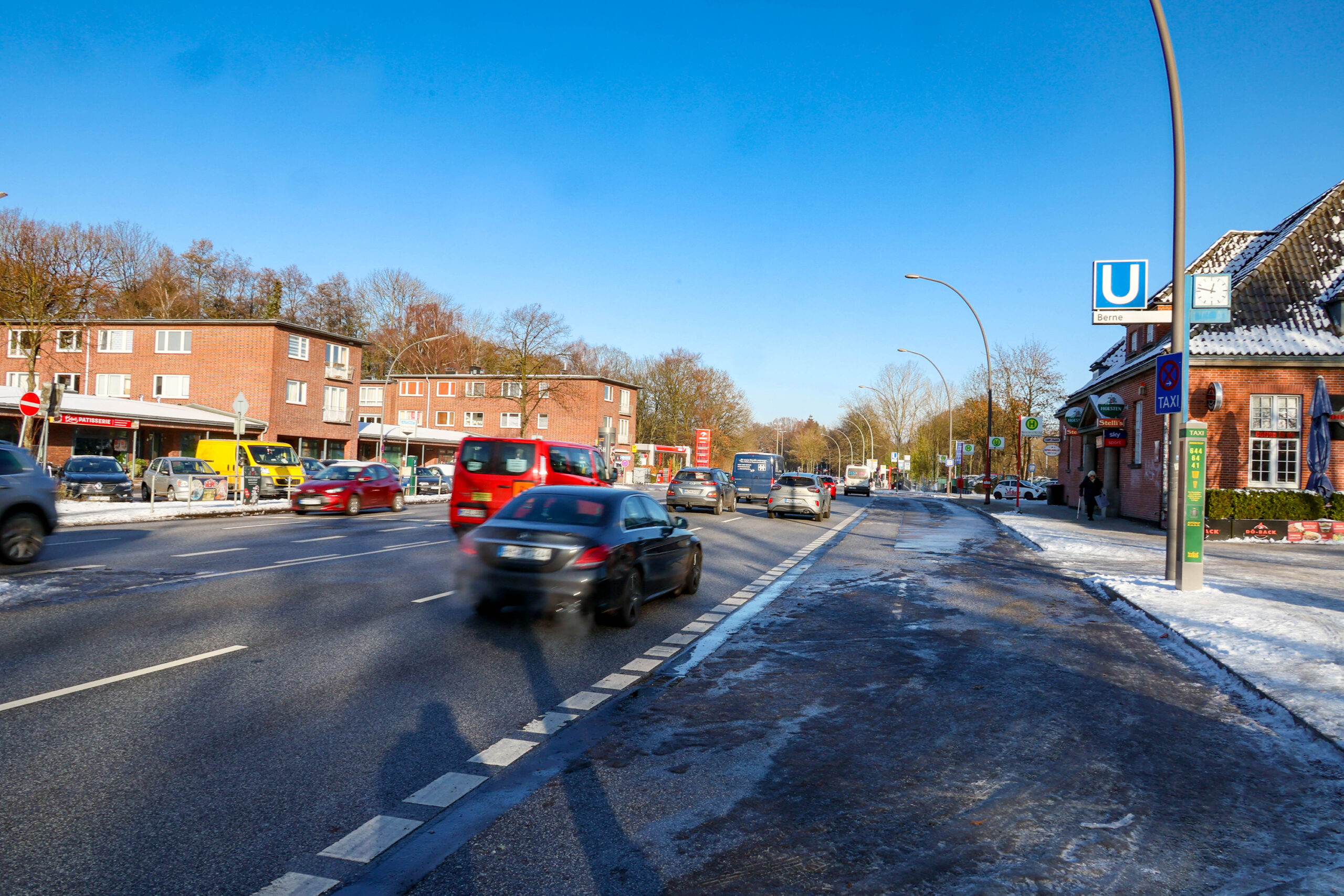 Derzeit fahren die Autos auf dem Berner Heerweg auf zwei Spuren pro Richtung – das soll mit der neuen Ampel-Koalition jetzt auch so bleiben.