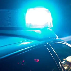 Polizeiauto bei Nacht