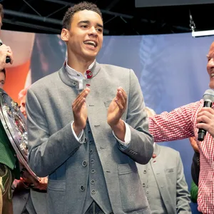 Jamal Musiala bei der Meisterfeier der Bayern