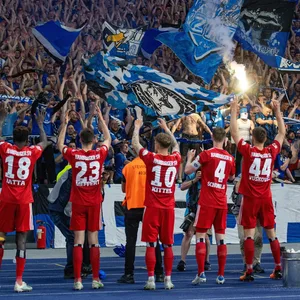 HSV-Fans feiern Mannschaft