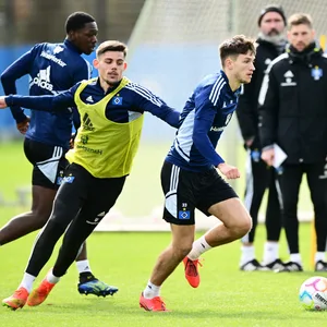 Javi Montero und Noah Katterbach im HSV-Training