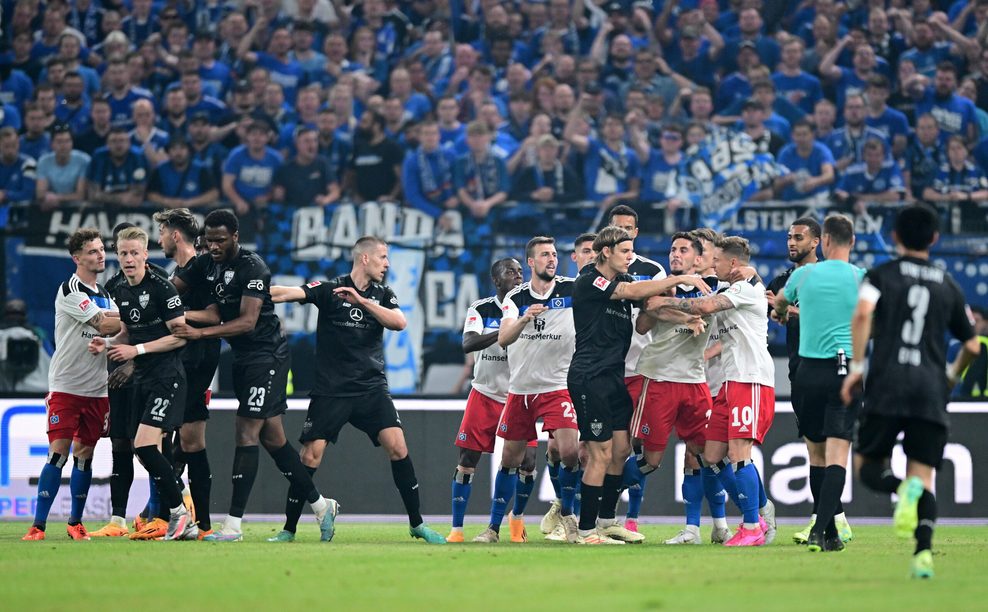 Rudel-Bildung im Relegations-Rückspiel zwischen dem HSV und dem VfB Stuttgart