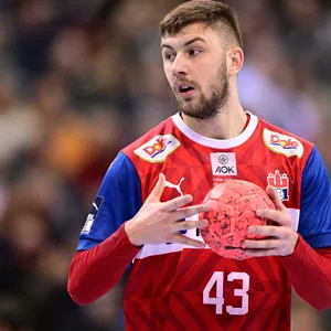 Zoran Ilic mit dem Handball in der Hand